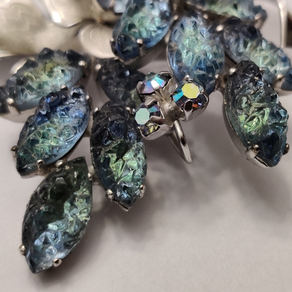 Vintage Iridescent Lava Glass Brooch - Picture 3 of 15